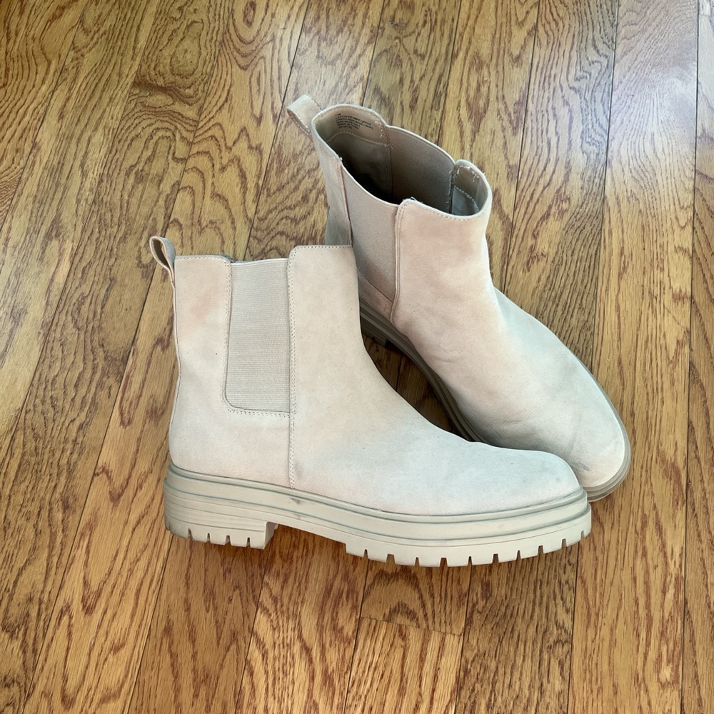 Gianni Bini Cream platform Chelsea Boots